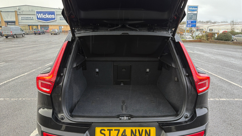 Volvo XC40 2.0 B4P Plus Dark 5dr Auto Petrol Estate